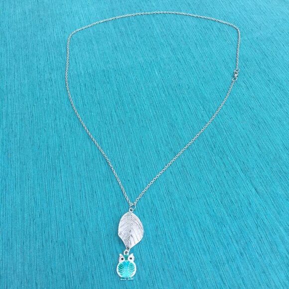 (T3) Owl Leaf Necklace - Picture 2 of 3